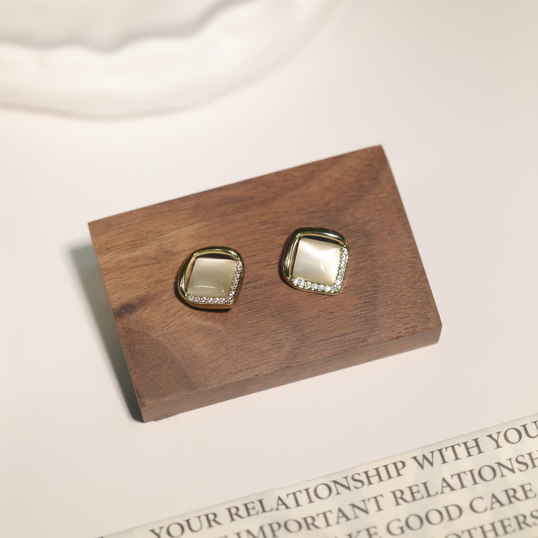 Cat Eyes Earrings1021